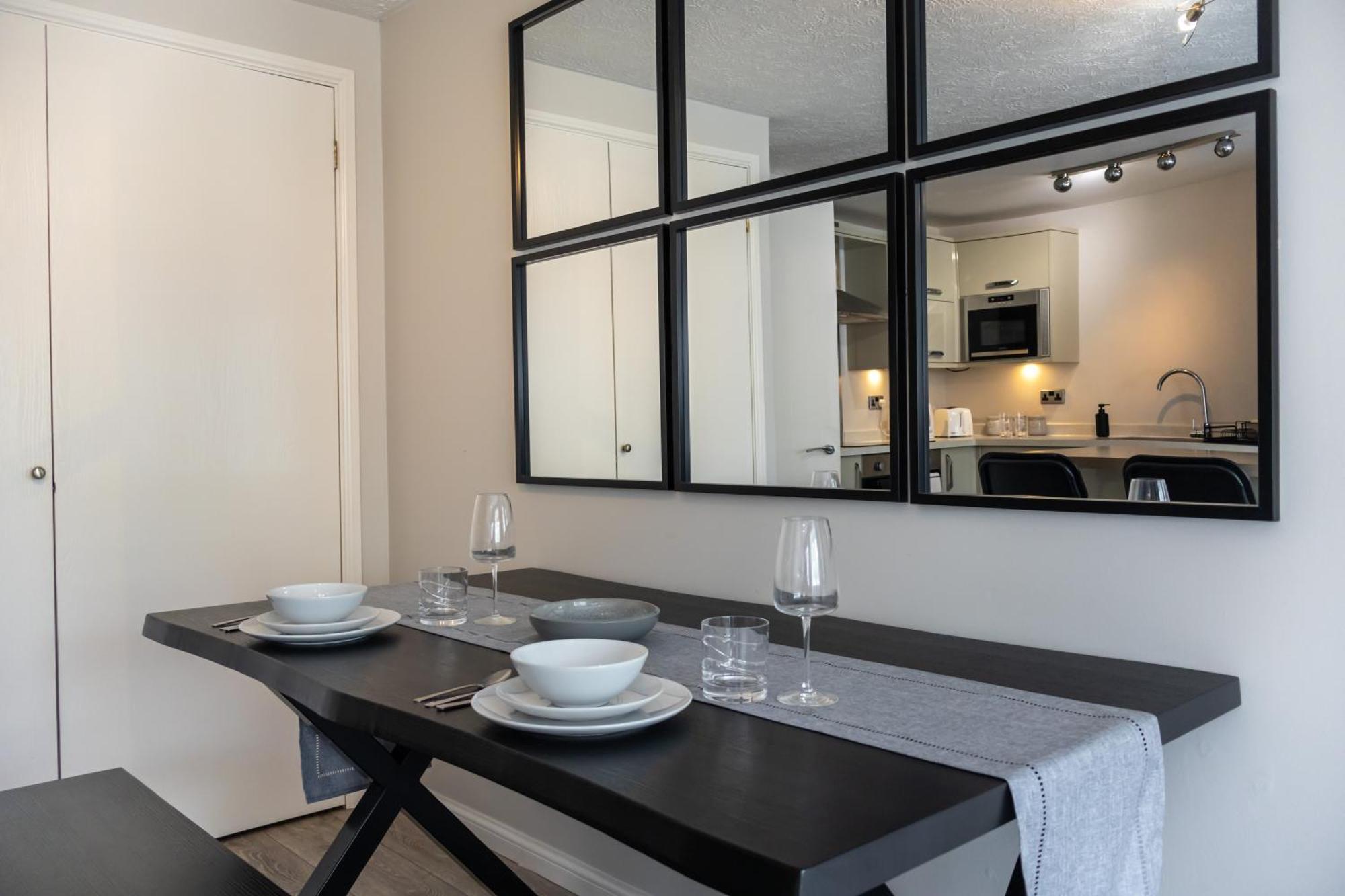 Modern 2 Bed Apartment Near Gatwick Crawley  Exterior foto