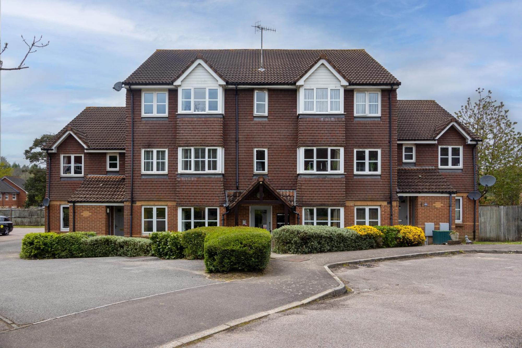 Modern 2 Bed Apartment Near Gatwick Crawley  Exterior foto